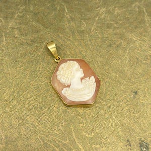Vintage 18k Gold Hexagonal Shell Carved Cameo Drop Pendant