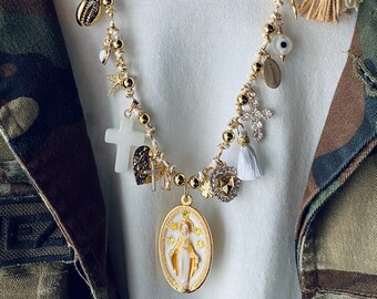 Paloma Rosary! Collana con Madonna Miracolosa, multi charms. Boho Style. Dipinta a mano! Handmade in Italy!