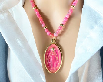 ¡Mi Gran Santa María! Cuentas de piedra rosa fuerte. Collar de perlas de piedra. Medalla de la Virgen Milagrosa pintada. ¡Virgen María! ¡Hecho a mano en Italia!