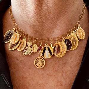 La Madre. Collana con ciondoli e medaglie Madonna Miracolosa dipinte. Sacro cuore. Handmade in Italy! Brown