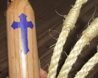 Disciplina de Sisal Azotador: Mango de Fresno con Cruz - Azote Penitencial