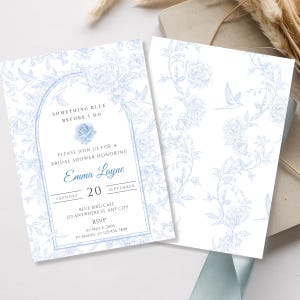Convite para chá de panela "Something Blue", convite floral com laço azul, modelo de casamento estilo chinoiserie, toile azul francês, download instantâneo do Canva