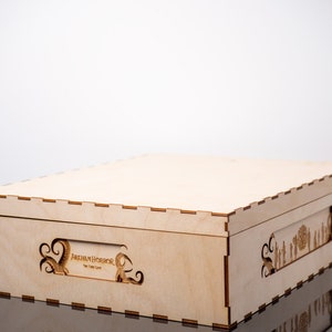 L'organisateur de stockage de masse Arkham Horror LCG gravé autonome peut contenir plus de 3 100 cartes avec pochettes / 4 500 ou plus sans pochettes !