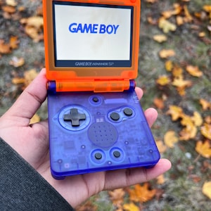 Vintage Gaming neu definiert: Gameboy ADVANCE SP Transparent Orange Lila Kombinations-Spielekonsole IPS V2 Bildschirm & Helligkeit einstellbar.USBC