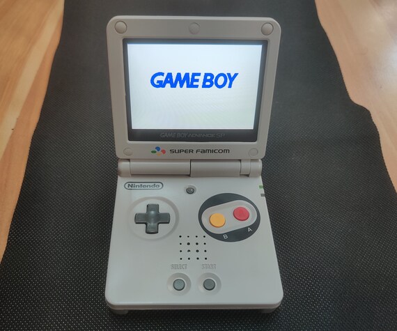 Gameboy Advance Sp: Famicom Edition (Limited Edition))