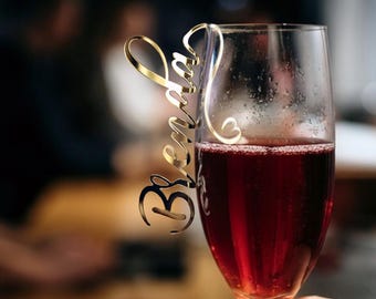 Personalisierte Tischkarten aus Acryl mit Weinglas-Anhängern - Personalisierte Tischkarten für Gastgeschenke
