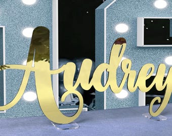 Sweet 16 personalisiertes Namensschild Freistehendes Tischdekor Custom Party Herzstück
