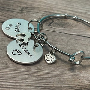 BRACELET COEUR D'ANIMAL FAMILIER, bracelet personnalisé avec nom d'animal de compagnie, bracelet à breloques en fourrure pour bébé, cadeau pour maman chien ou chat, cadeau personnalisé estampé à la main