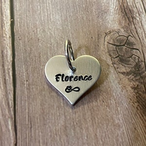 ÉTIQUETTE POUR ANIMAL DE COMPAGNIE, médaille pour chien en forme de coeur, médaille pour chien personnalisée, médaille pour chat personnalisée, nom estampé à la main, pièce d'identité pour chien et chat, médaille d'identification pour animal de compagnie, médailles pour animaux de compagnie gravées