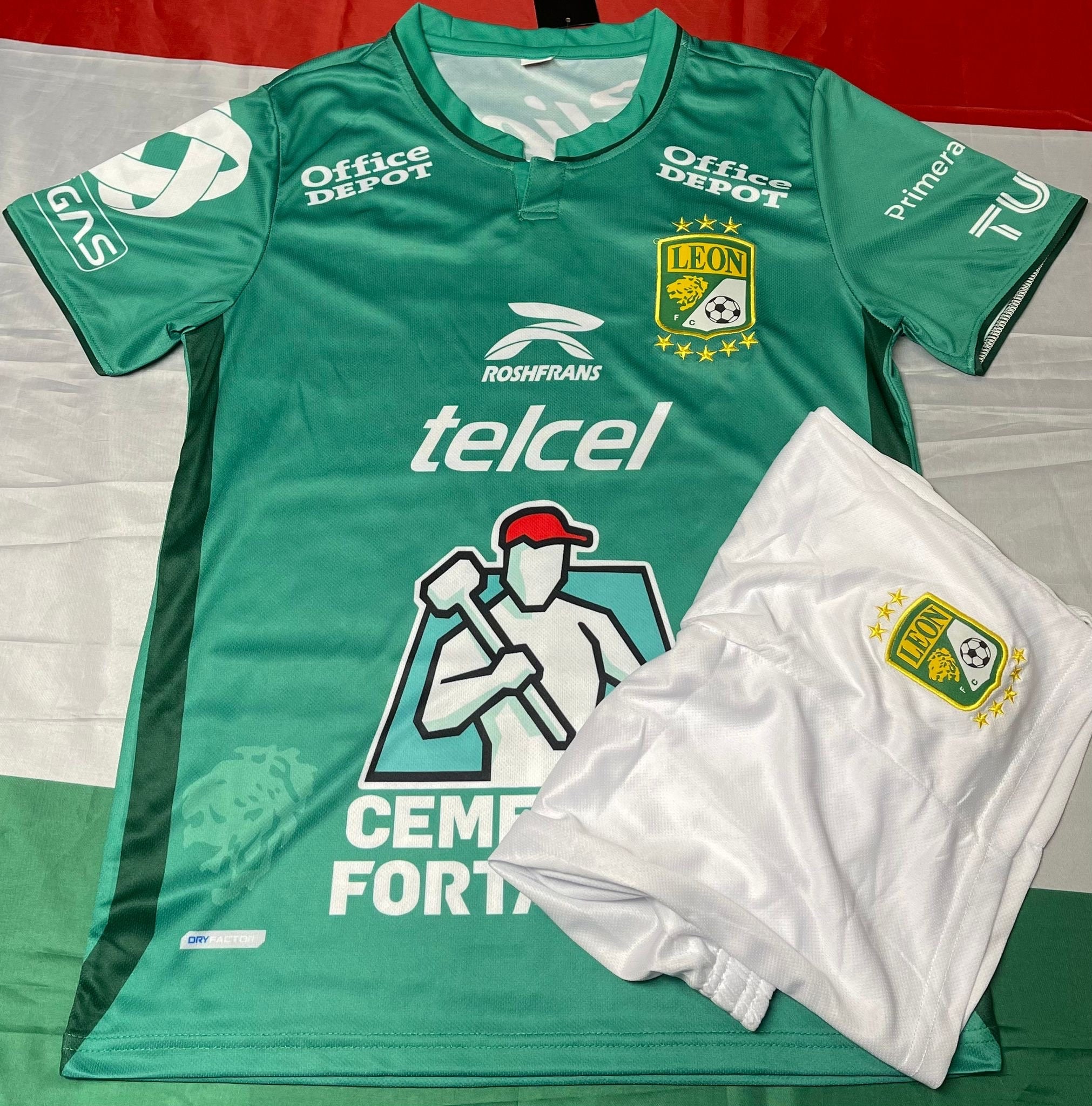 激レア！León FC 新聞デザイン シャツ　Club León Club León Special Edition Football Shirt 2025 - Mexico