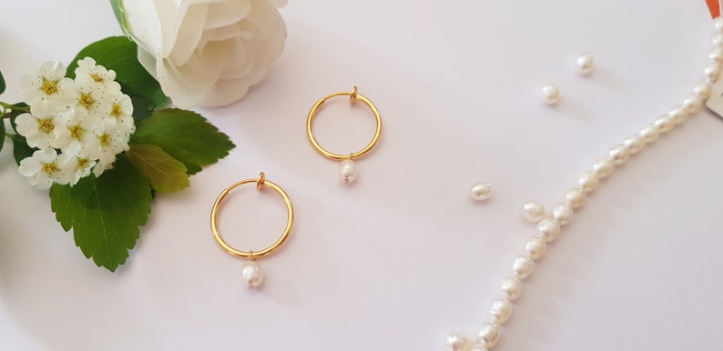 clip system earrings: earrings creoles with un pierced ear clips gilded with fine gold and fresh water pearl