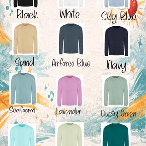 Puede incluir: Una colecci&oacute;n de sudaderas de manga larga en varios colores: negro, blanco, azul cielo, arena, azul marino, marino, espuma de mar, lavanda, verde polvoriento, menta, pistacho y jade. Cada sudadera se muestra con su nombre de color.