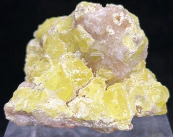 鍾乳石方解石上の鮮やかな黄色の硫黄、57 グラム。クリスタル、鉱物