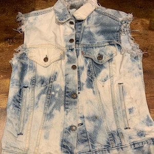 Mellanstor Levi's Tie Dye-väst för kvinnor (The Smiths-utgåvan)