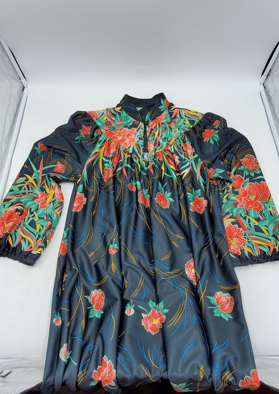 Polyester Moomoo/Kaftan/ New Condition/Medium to Large/Black and Floral