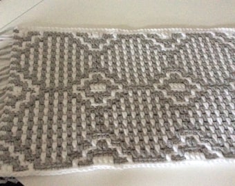 Overlay mosaic crochet -  Textured Maze Design - CHARTS