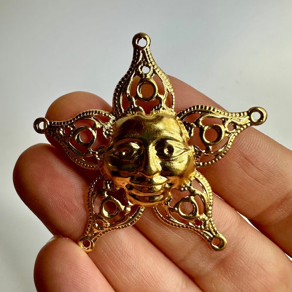 Set of 10 Vintage Gold Metal Filigree Smiling Sun Star Face Craft Embellishment / Celestial Jewelry Findints