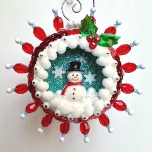 Snowman Diorama Sequin Pushpin Ornament / Handcrafted Pushpin Sequin Ornament / Vintage-Inspired Beaded Christmas Ornament