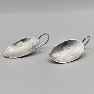 Concave Silver Dangle Earrings,Oval Textured Earrings, Simple Modern Oxidized Sterling Silver Earrings,Dangle Earrings,Minimal Jewelry.A2