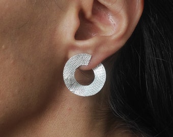 Wide Circle Stud Earrings,925 Silver Hoop Circle Earrings,Geometric Open Earrings,Textured Circle Earrings,Contemporary Jewelry S6.