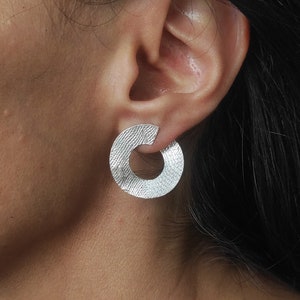 Wide Circle Stud Earrings,925 Silver Hoop Circle Earrings,Geometric Open Earrings,Textured Circle Earrings,Contemporary Jewelry S6.