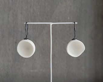Pendientes de porcelana mate blanco Plata oxidada cuelgan pendientes de gota de porcelana cóncavos Pendientes de cerámica cuelgan joyería de cerámica, P3