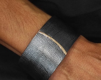 Breites Silber verstellbares Armband, texturiertes oxidiertes Silber und Goldarmband, breites Statement-Armband, zeitgenössische Juwelen, Manschetten-Silberarmband