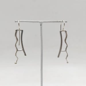 Abstrakt Minimal Silber Ohrringe Moderne Sterling Silber Baumeln Ohrringe Geometrische Linie Kunst Schmuck Unregelmäßige Silber Ohrringe Geschenk für Sie.