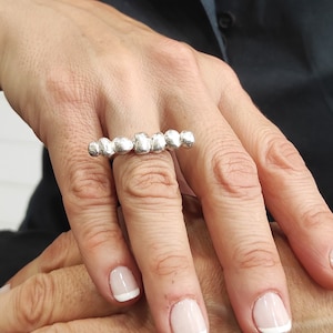 Anillo de barra de burbujas asimétrico, anillo llamativo de plata esterlina maciza, anillo de bolas de burbujas, barra de plata larga, anillo geométrico, elegante y único hecho a mano, S4.