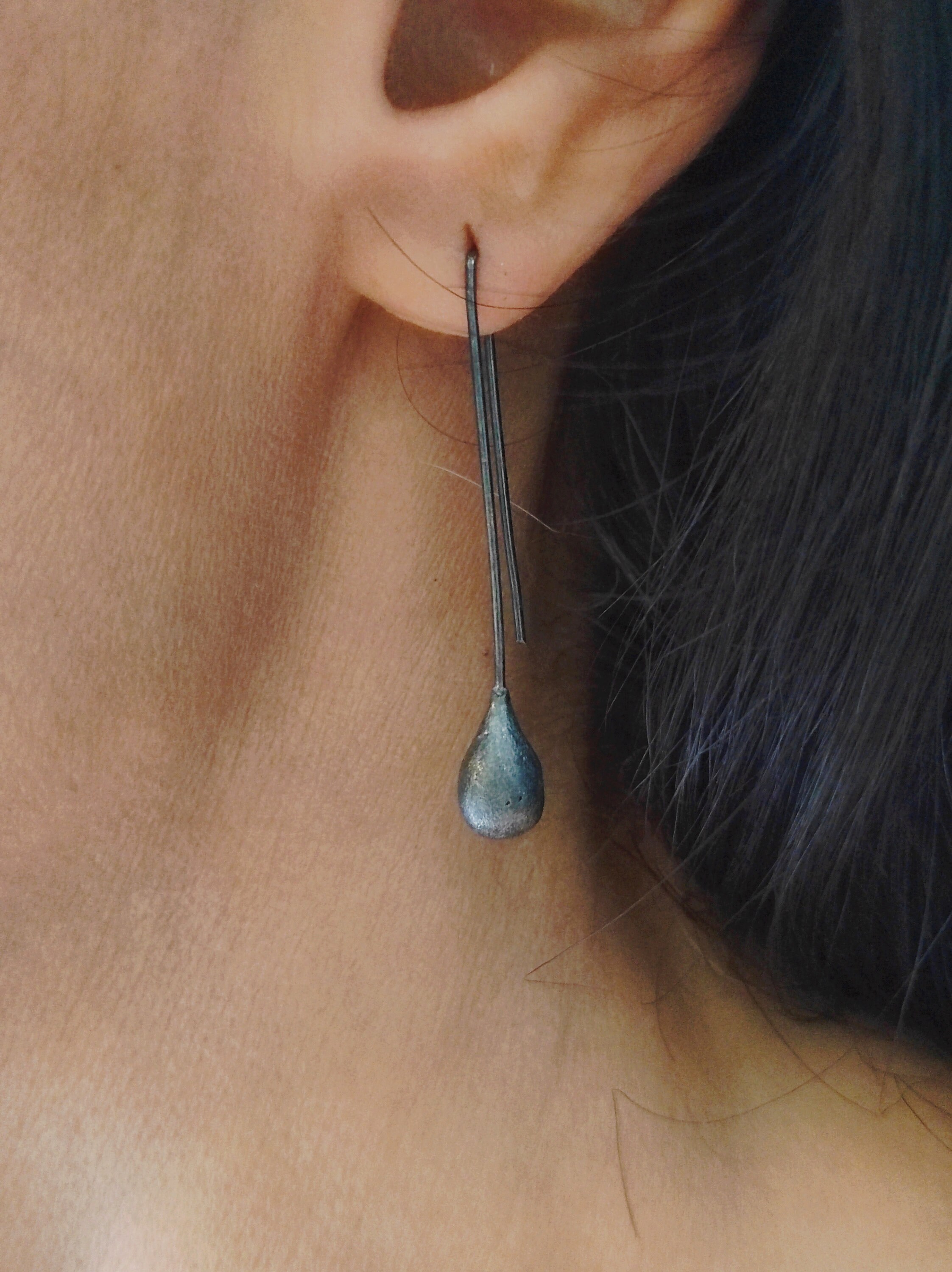 Orecchini pendenti in argento con lunga goccia, gioielli semi-fini - Italia