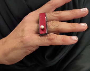 Horizontal Bar Silver Ring Oxidized Silver Ring with Wood and Pearl Statement Ring Contemporary Jewelry Red Wood Ring Modern Ring W2.