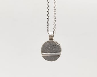 Collar con colgante de hormigón hecho a mano, barra de plata de ley, joyería minimalista