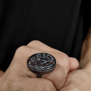 Oxidierte Silber Scheibe Statement Ring Groß Unregelmäßig Schwarz Lochring Oxidierte Silber Kreis Ring Geometrisch S18.