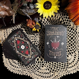 Le tarot aux fraises : un jeu de tarot indépendant DIY