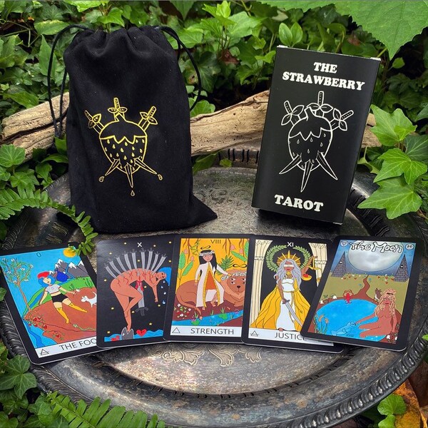 The Strawberry Tarot | An Indie Tarot Deck with a D.I.Y. Zine <3