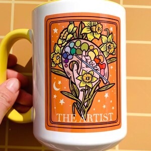 Caneca de presente de artista Caneca de paleta de pintor artístico Suprimentos de arte para adultos Caneca de cartas de tarô Caneca de café para professor de arte Roda de cores Suporte de pincel Caneca