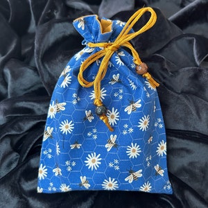 Bumblebee and Daisy Tarot Card Bag/Tarot Pouch /drawstring bag