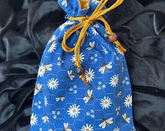 Bumblebee and Daisy Tarot Card Bag/Tarot Pouch /drawstring bag