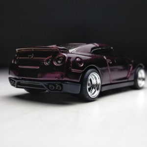 NISSAN GT-R Hot wheels (Custom paint and real rubber tires)