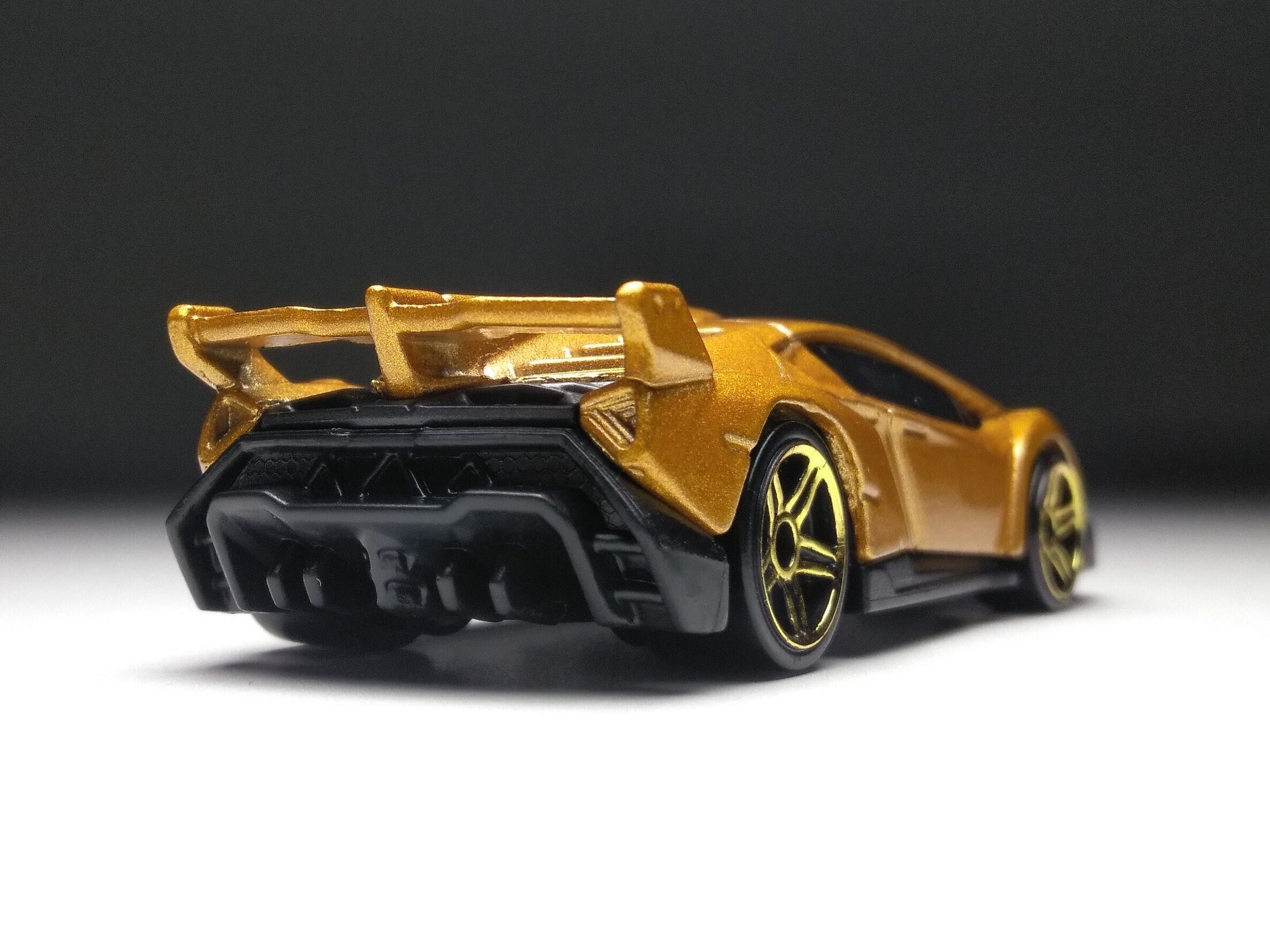 ホットウィール　ランボルギーニベネノ Lamborghini Veneno Hot Wheels (custom Plastic Black Wheels