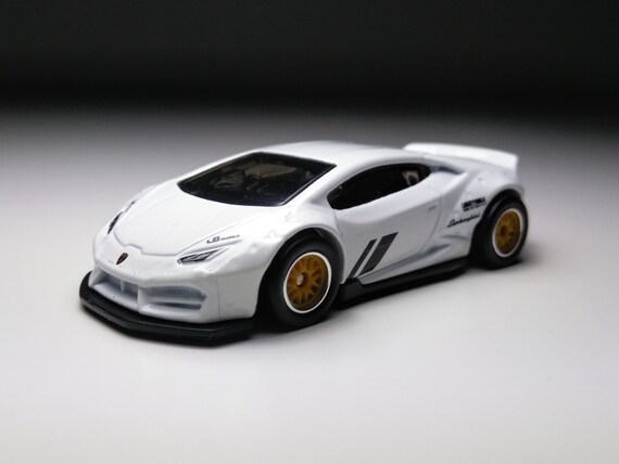Hot wheels best sale forza lamborghini huracan