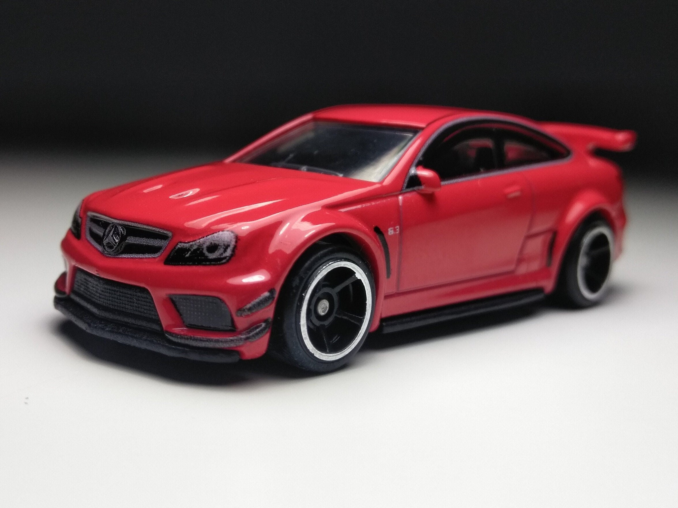1/64 ホットウィール MERCEDES C 63 カスタム Amazon.com: Hot Wheels Car Culture Circuit Legend Mercedes