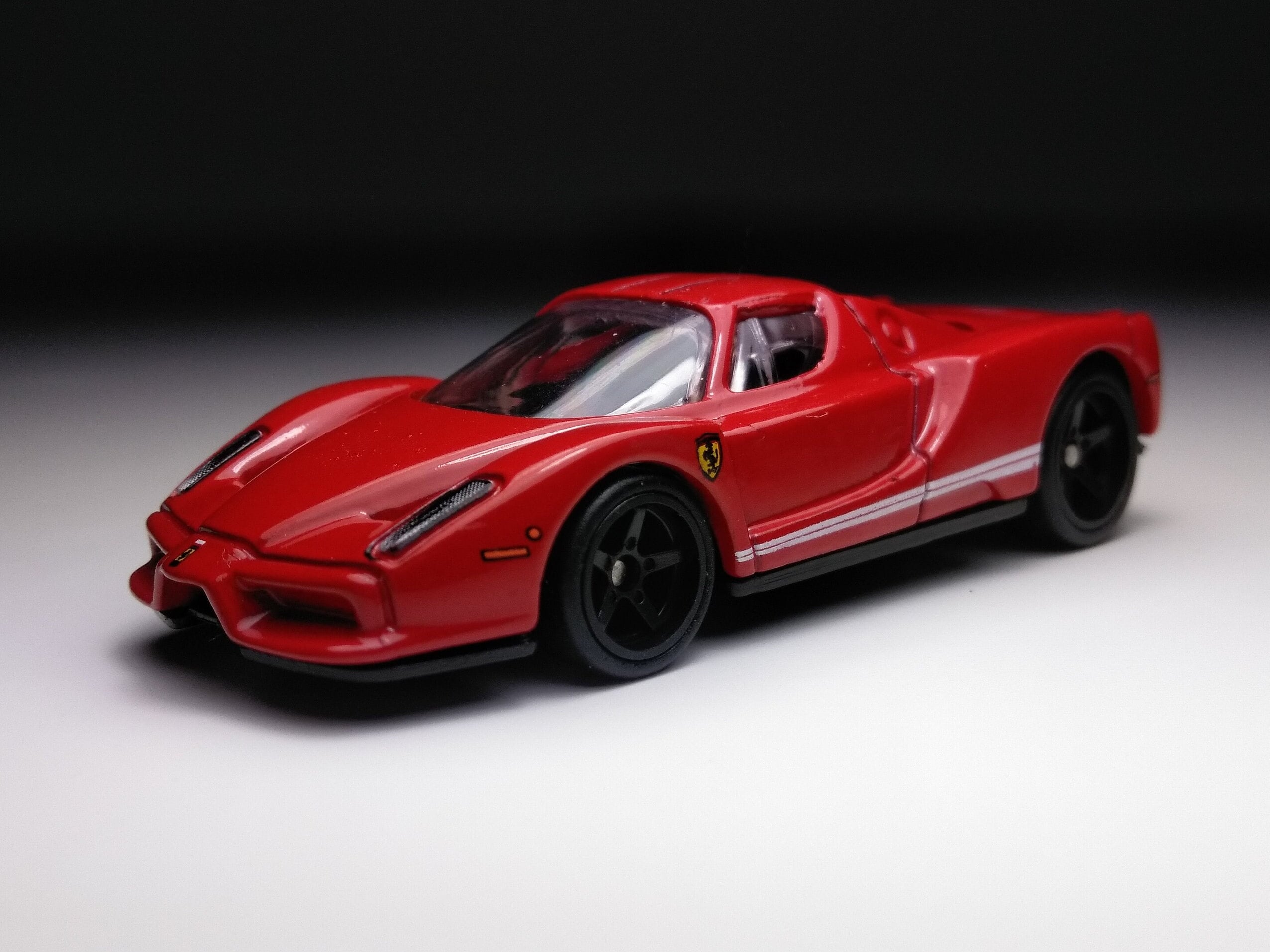 Amazon.co.jp: ホットウィール／ WHIPS ：1/18 エンツォ
