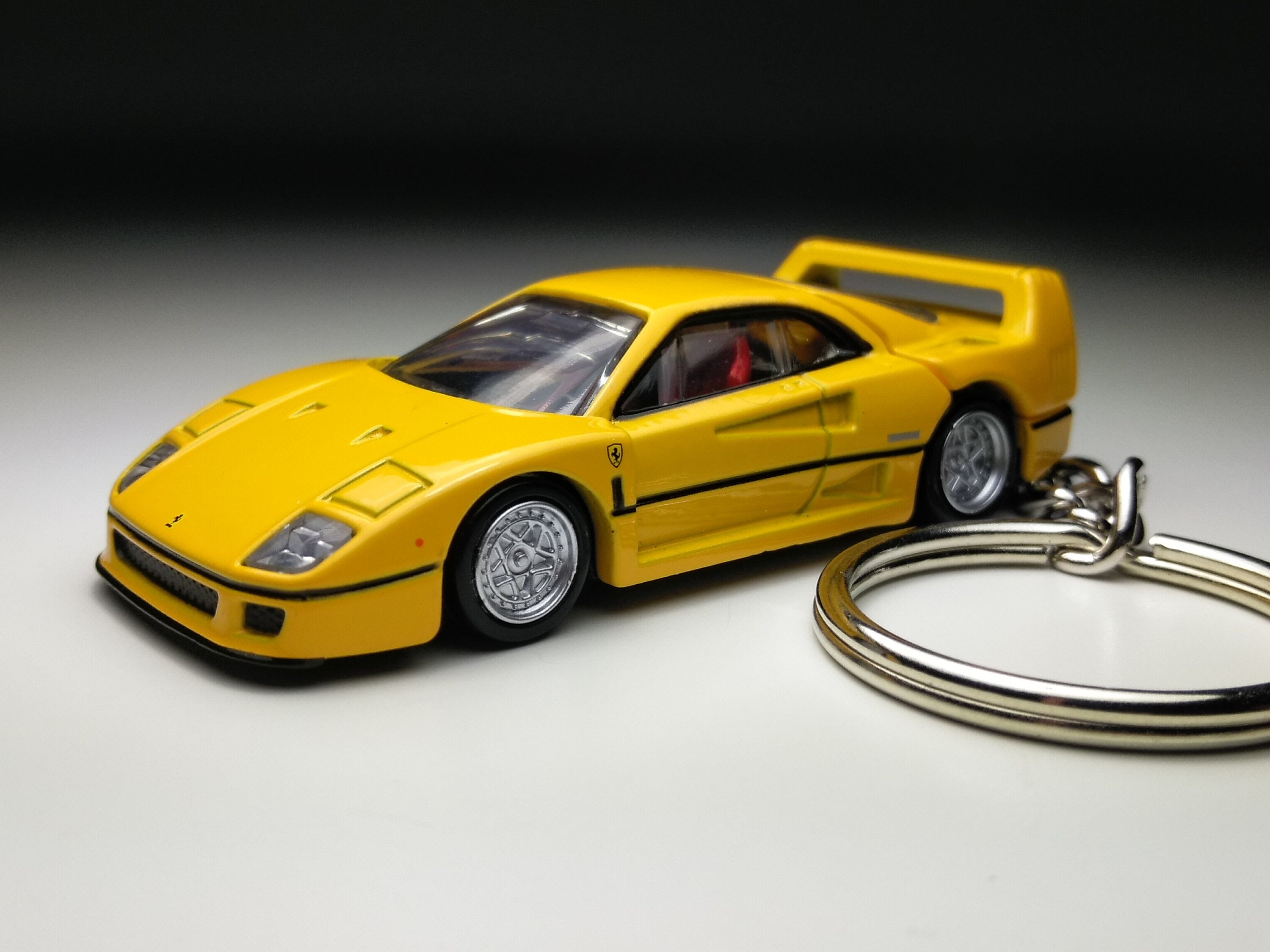 フェラーリノベルティーキーチェーン黄