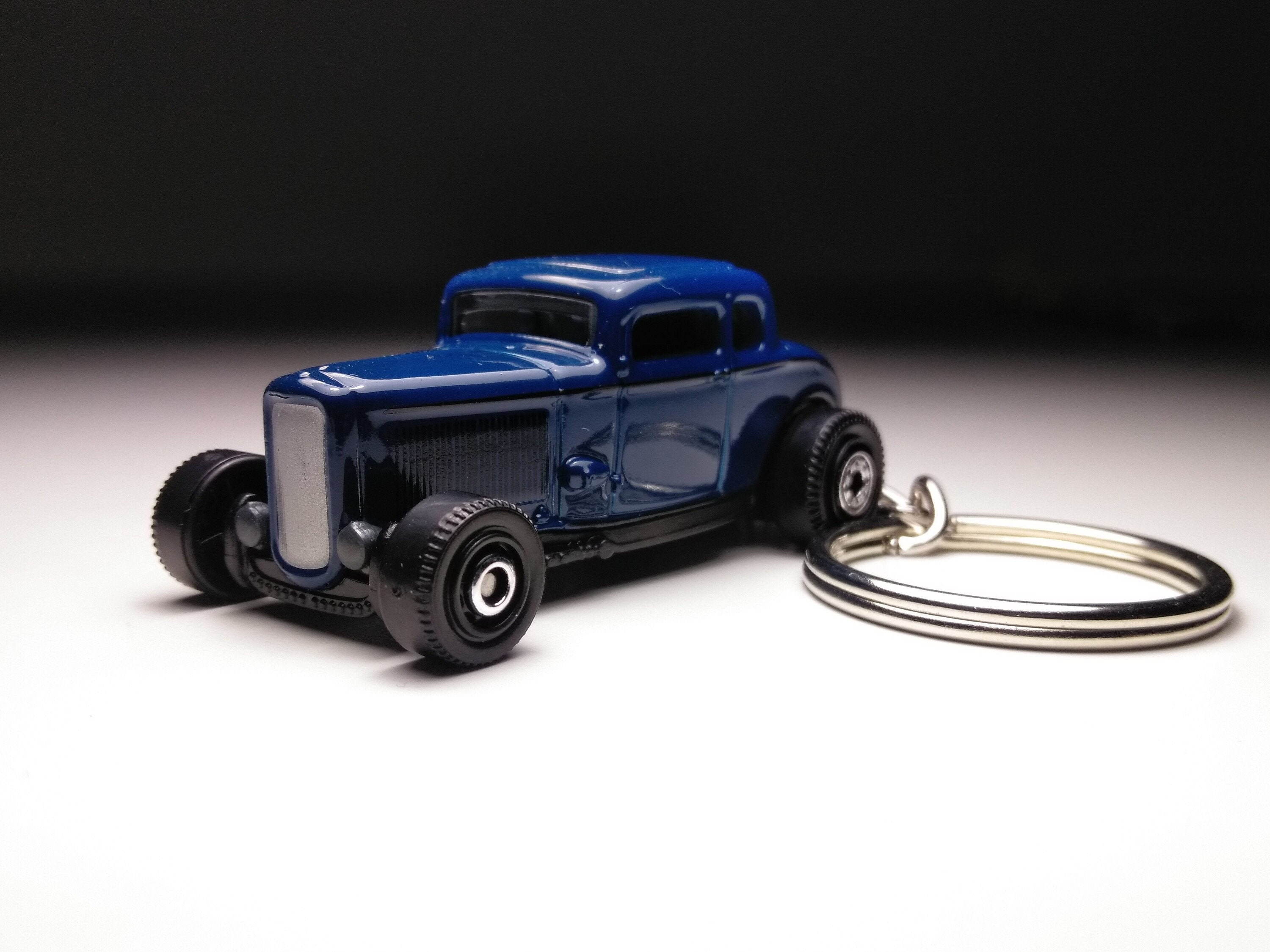 EnzzoCollectibles 1932 Ford Coupe Model B Matchbox Keychain