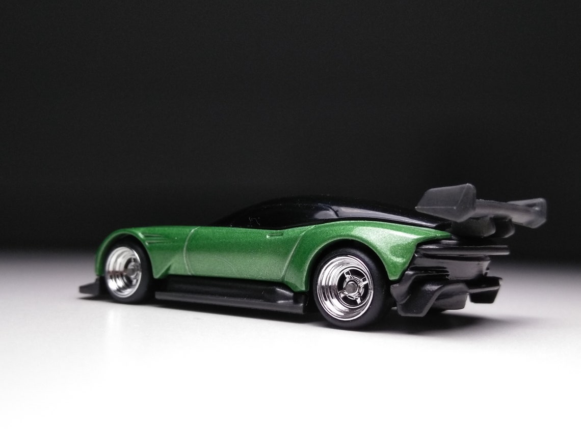 Hot wheels aston martin