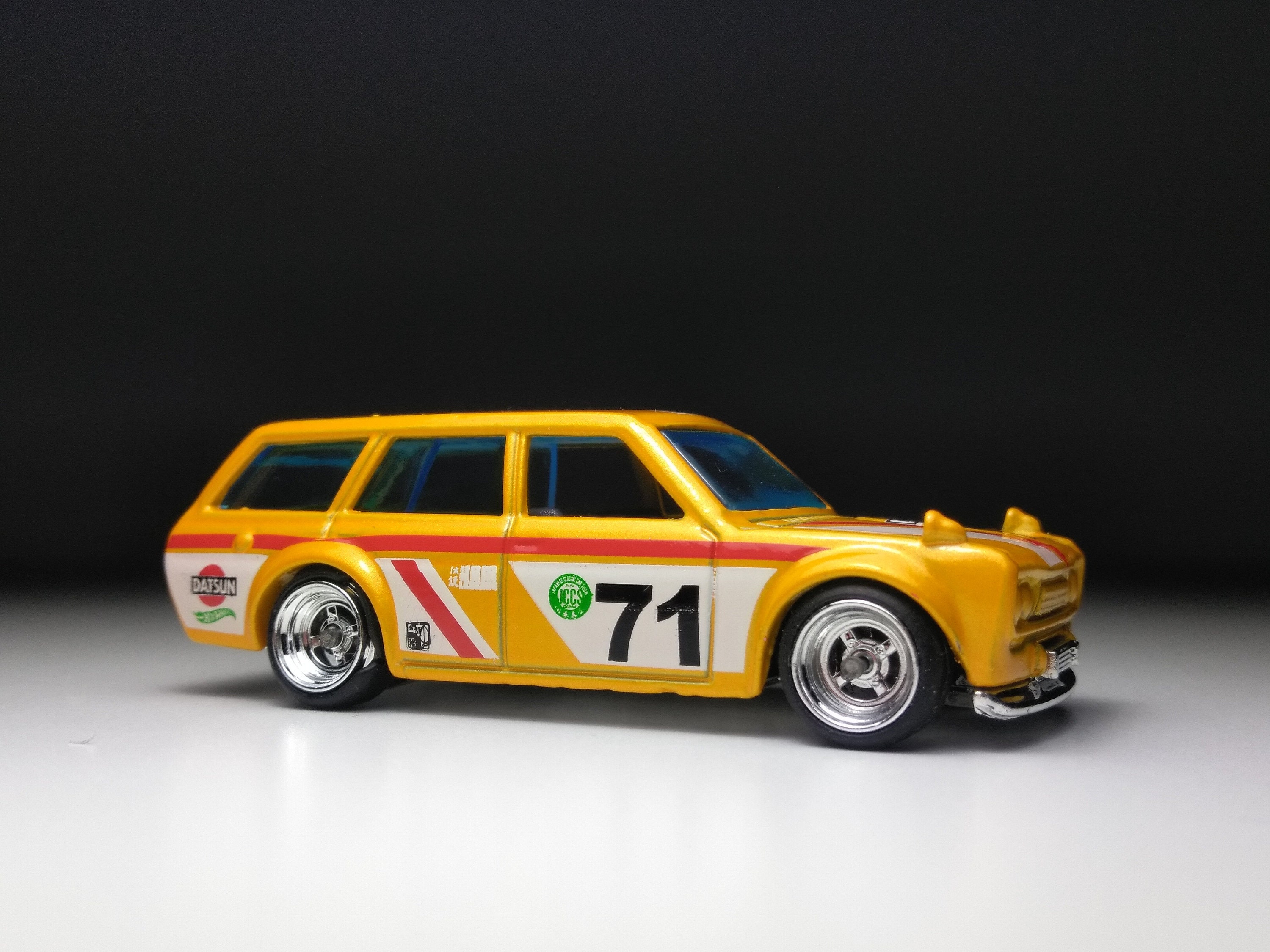 Hotwheels’71 DATSUN 510 WAGON yellow 2020 Hot Wheels Kroger Exclusive Yellow Momo Datsun Bluebird