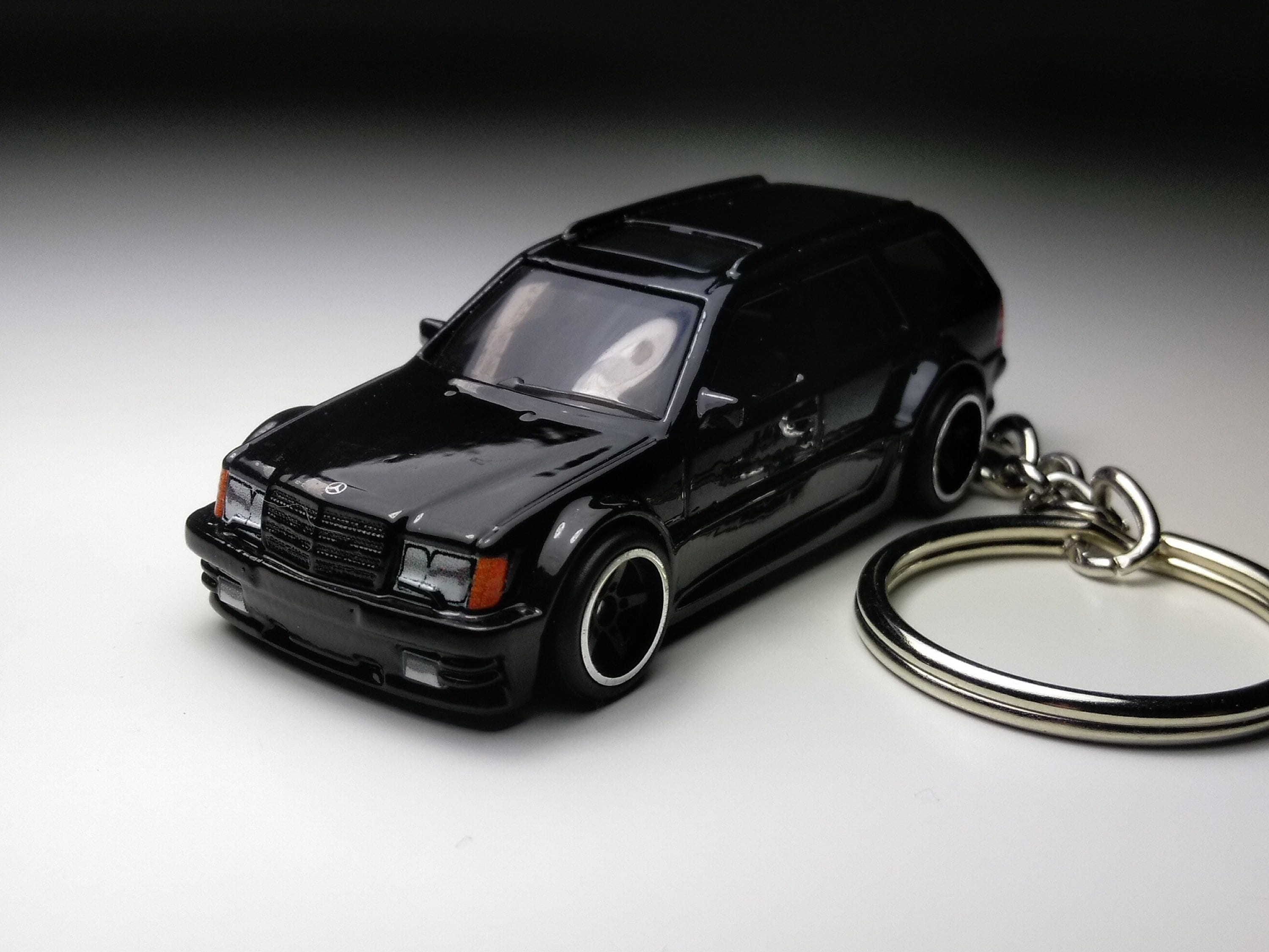 MERCEDES-BENZ AMG E 36 W124 Hot Wheels Keychain - Etsy