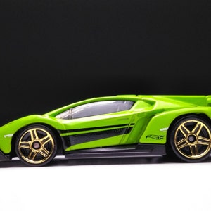 Lamborghini Veneno Hot wheels (Custom plastic wheels)