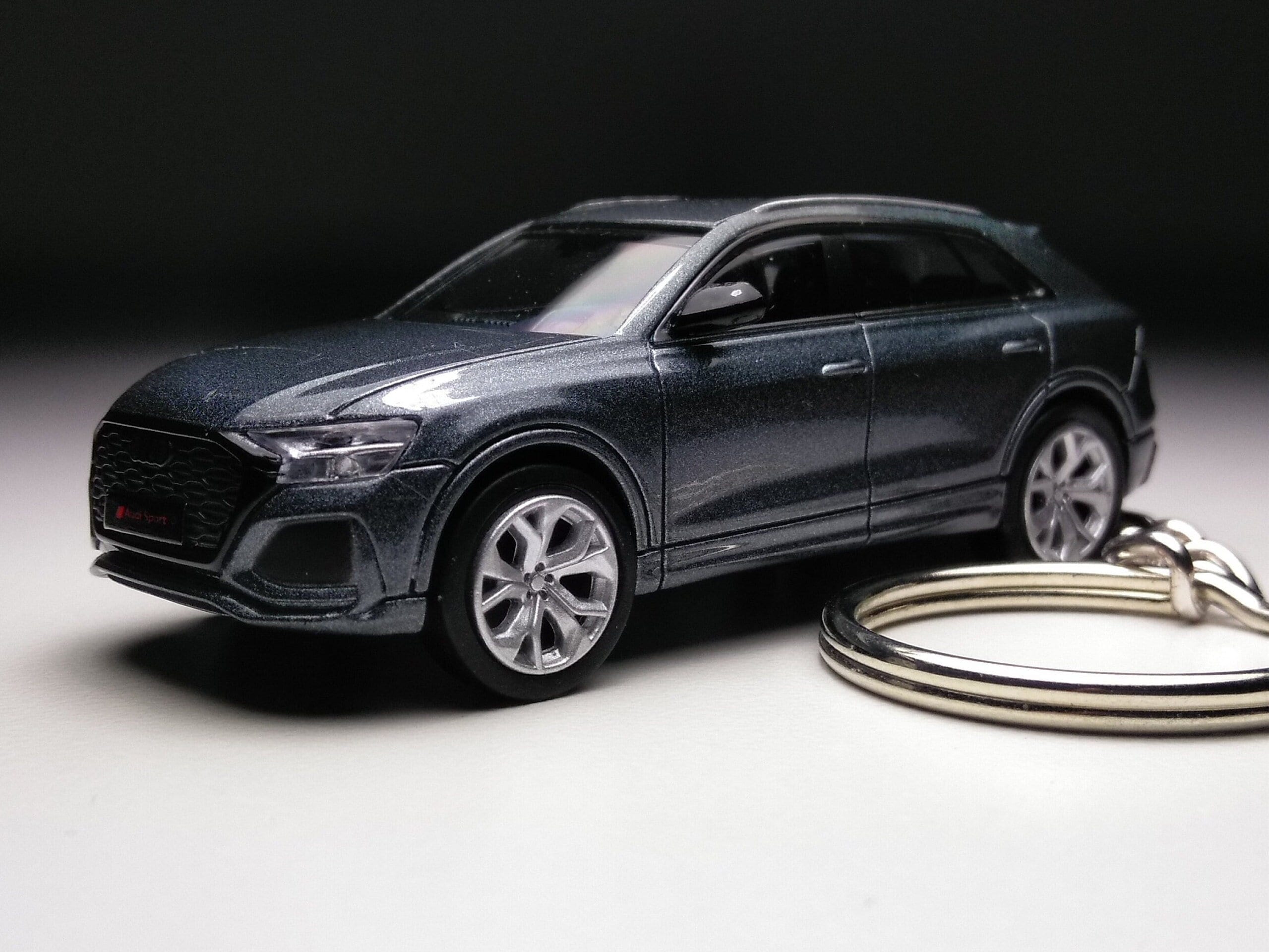 Portachiavi Audi Q8 Argento/Nero – Design Premium In Metallo E Pelle Valcona, Prodotto In Germania